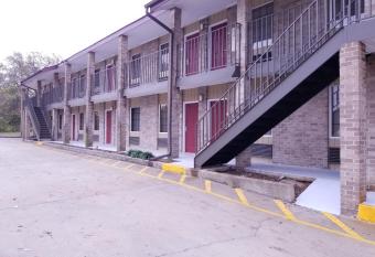 Motel 6 Ada Ok has Smoking rooms