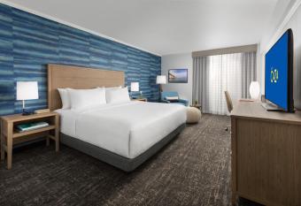 Hotel Caza Fisherman's Wharf allows 18 year olds to book a room