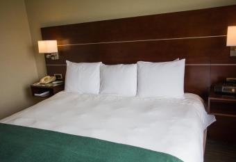 Wyndham Moline on John Deere Commons has rooms with a private hot tub