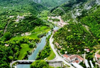 Brnovic has Balcony rooms