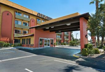 Oxnard Inn Lancaster has Balcony rooms