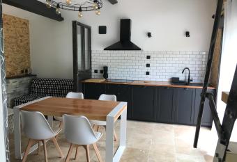 G  te dans le sud Aveyron has Balcony rooms