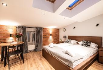 Lubomirskiego 23 Residence - great location, 10 min to Main Square by foot, right next to Main Rail and Bus Station has Balcony rooms