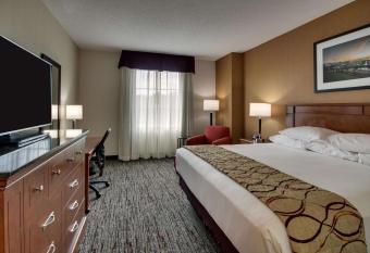 Drury Inn & Suites Charlotte Northlake allows 18 year olds to book a room