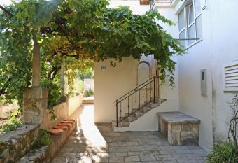 Na  a beautiful hause for vecation has Balcony rooms