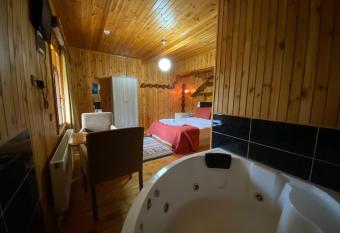 A  va Green River Hotel allows 18 year olds to book a room