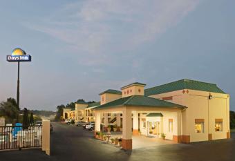 Days Inn by Wyndham Greenville has Smoking rooms