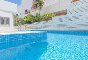 Rotunda Suites allows 18 year olds to book a room