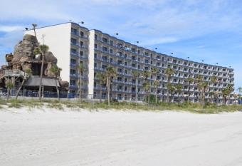 Days Inn by Wyndham Panama City Beach/Beachfront Resort has Balcony rooms