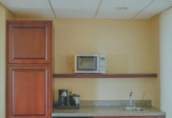 The Hotel Ottumwa has rooms with a private hot tub