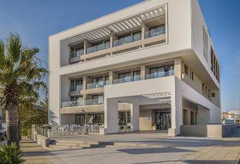 Hotel Playa de la Plata has Smoking/Balcony rooms