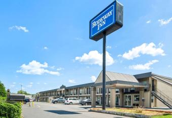 Rodeway Inn has Smoking rooms