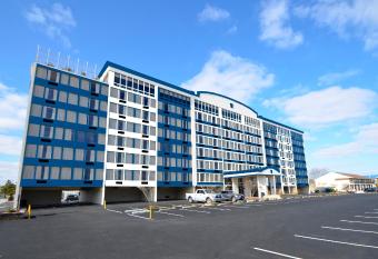 Fenwick Inn allows 18 year olds to book a room