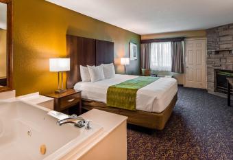 Best Western Plaza Inn has rooms with a private hot tub