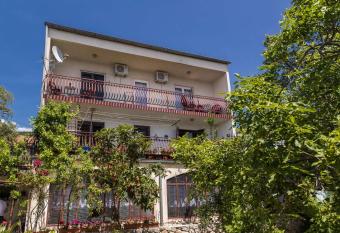 Apartments Golic has Balcony rooms