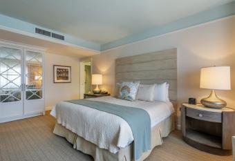 Omni Amelia Island Resort & Spa has rooms with a private hot tub