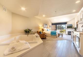 Seascape Beach Resort has Balcony rooms