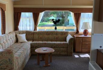 40 Glenfinart Caravan Park has Balcony rooms