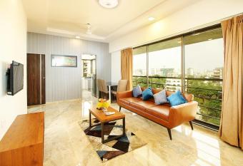 Mumbai House Luxury Apartments Santacruz East, Mumbai has Smoking rooms
