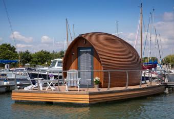 Samphire Ark 900 has Balcony rooms