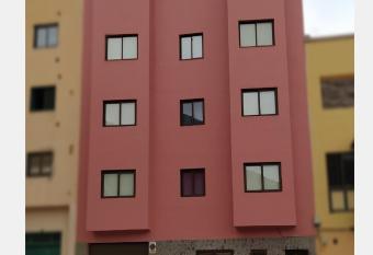 apartamentos la villa 3 allows 18 year olds to book a room