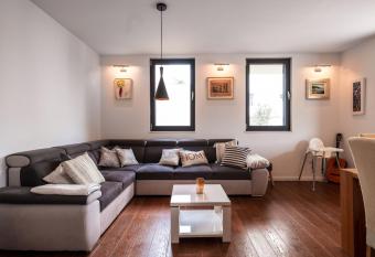 Luxury Apartment Art allows 18 year olds to book a room