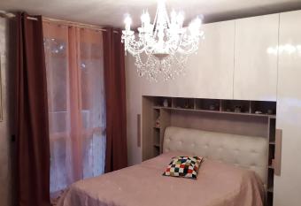 CASA DANIELA allows 18 year olds to book a room