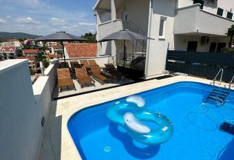 Villa Milena-with a pool has rooms with a private hot tub