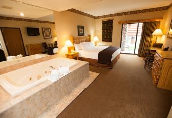 Great Wolf Lodge Mason has rooms with a private hot tub