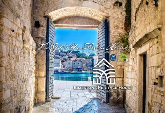 Limestone Heritage House has Balcony rooms