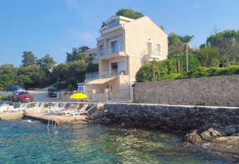 Villa Leut Montesol Tivat Krasici has Balcony rooms