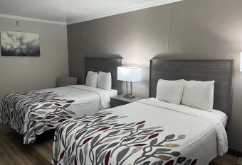 Red Roof Inn Madisonville has Smoking rooms