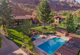 Cliffrose Springdale, Curio Collection by Hilton has Balcony rooms