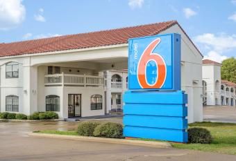 Motel 6 Canton Tx has Smoking rooms