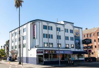 Hometel Suites allows 18 year olds to book a room