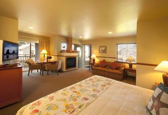 Inn at Cannon Beach has rooms with a private hot tub