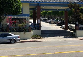 King Lodge Motel allows 18 year olds to book a room