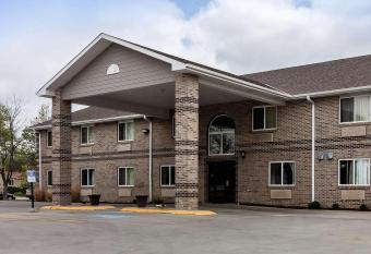 Rodeway Inn allows 18 year olds to book a room