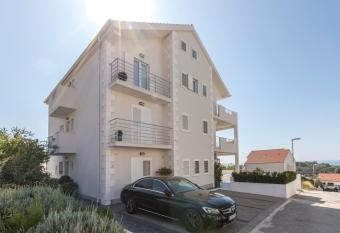 Hvar de luxe apartments 1 has Balcony rooms