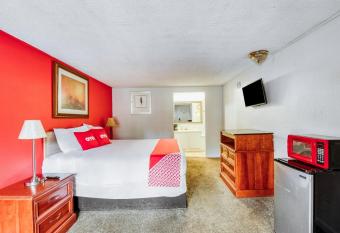 Travelodge by Wyndham Macon West has Smoking rooms