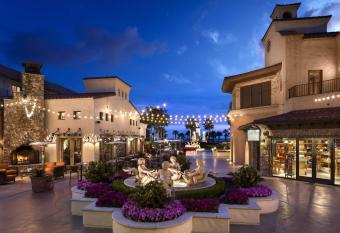 Hyatt Regency Huntington Beach Resort And Spa has rooms with a private hot tub