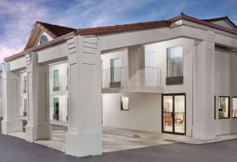 Super 8 by Wyndham Ringgold/Chattanooga Area has Smoking rooms