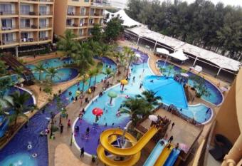 Gold Coast Morib International Resort                             has Balcony rooms