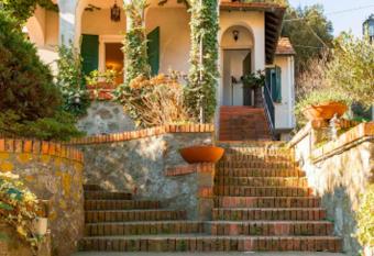 La casa sul fiume has Balcony rooms