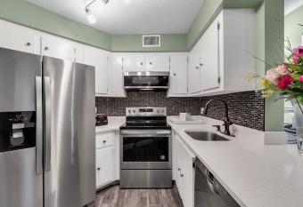 Modern Designer Inspired Fully Renovated Condo has Balcony rooms