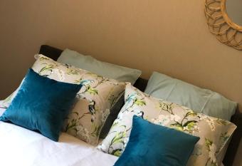 La petite maison des g  tes de Jos  phine has Balcony rooms