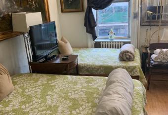 Private Room in Manhattan allows 18 year olds to book a room