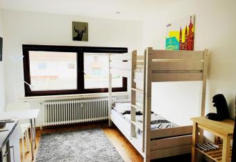 Living @ Klassvilla - Weserwehr No. 6 allows 18 year olds to book a room
