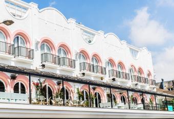 Hotel Ravesis has Balcony rooms