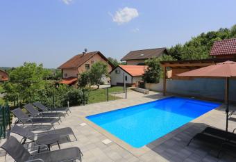 Apartments and rooms with a swimming pool Grabovac, Plitvice - 17531 has Balcony rooms
